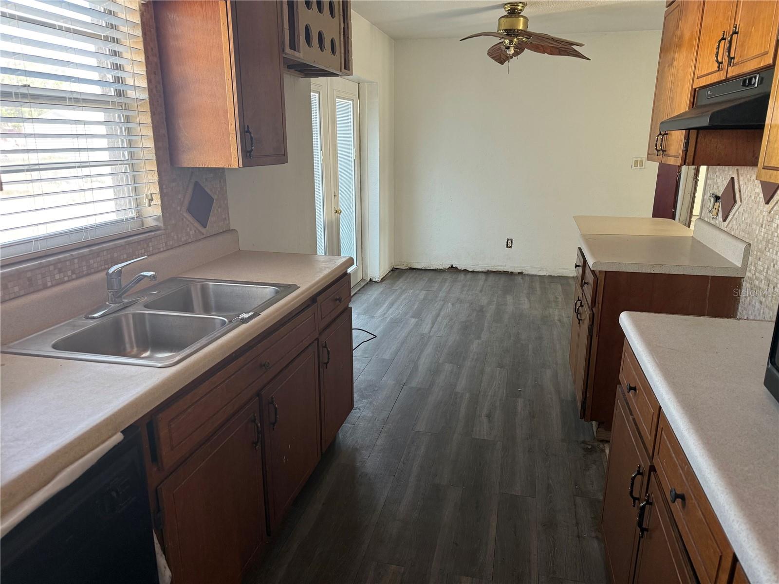 Image 8 of 25 For 1129 Golden Avenue