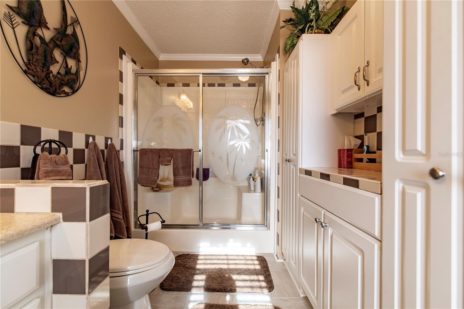 Image 13 of 33 For 1 Den Helder Avenue