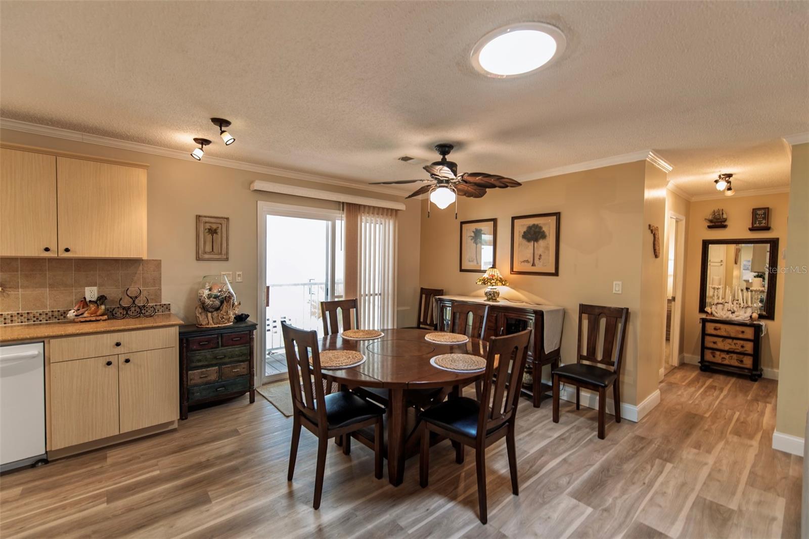 Image 14 of 33 For 1 Den Helder Avenue