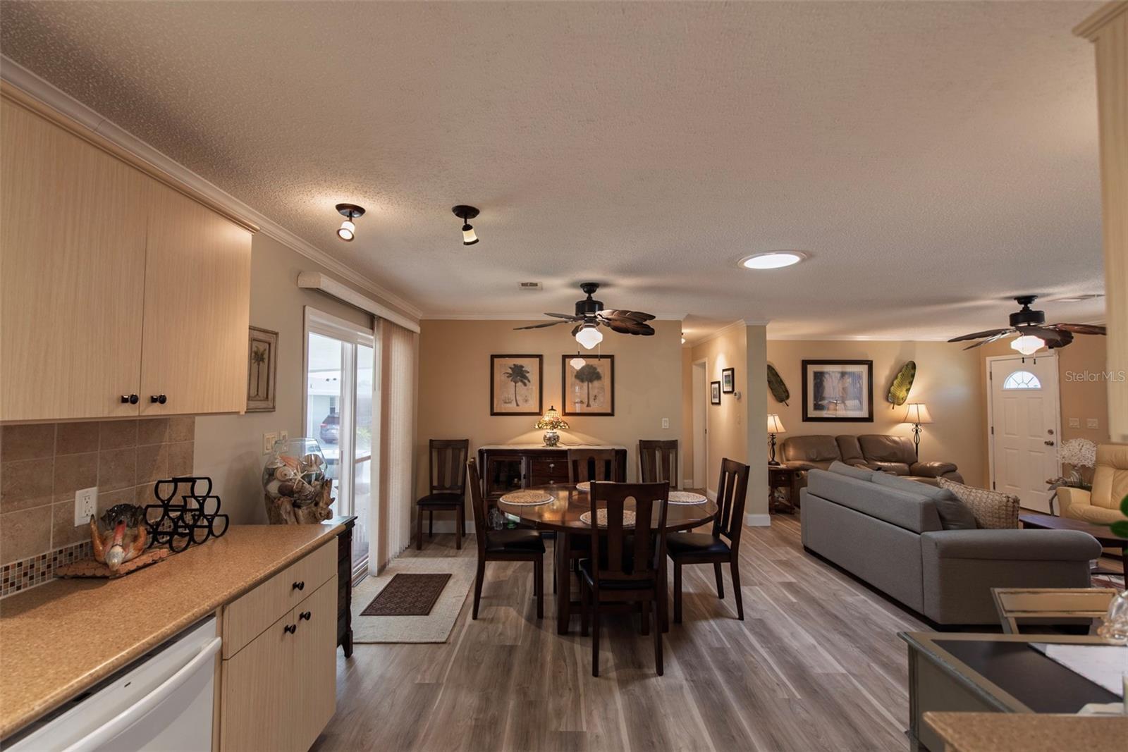 Image 15 of 33 For 1 Den Helder Avenue