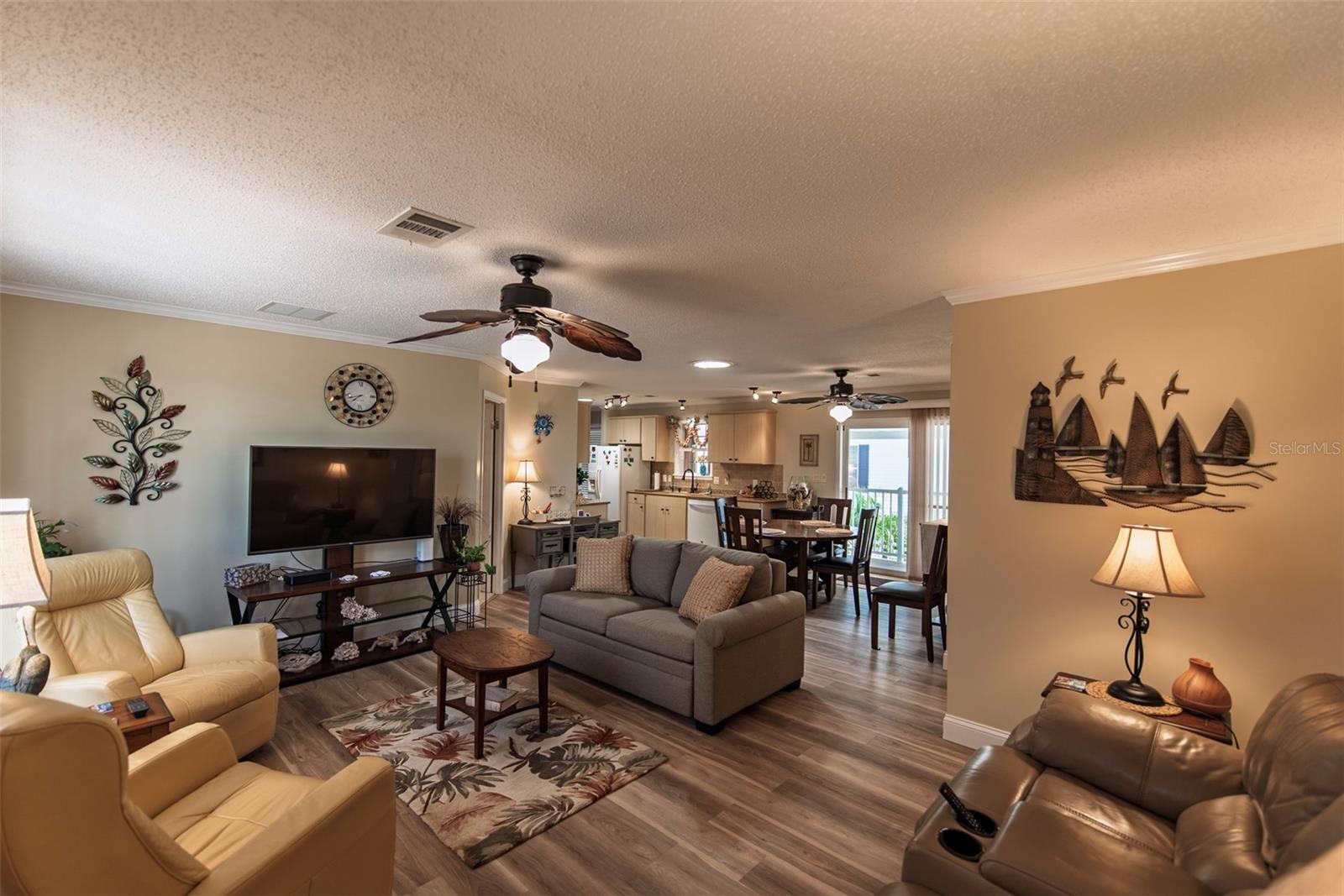 Image 7 of 33 For 1 Den Helder Avenue