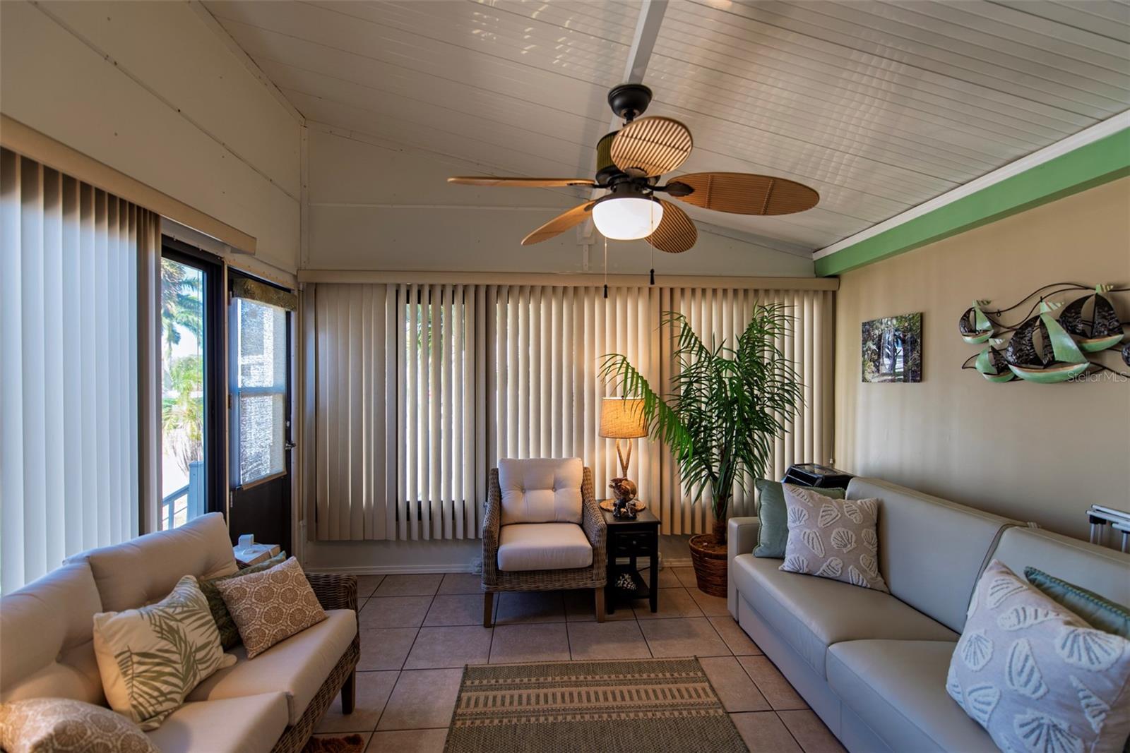 Image 9 of 33 For 1 Den Helder Avenue