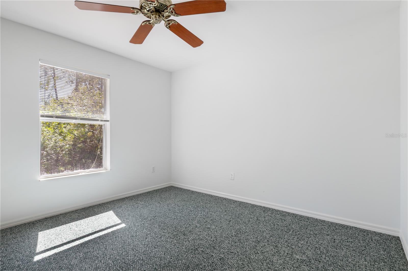 Image 23 of 31 For 23385 Hemenway Avenue