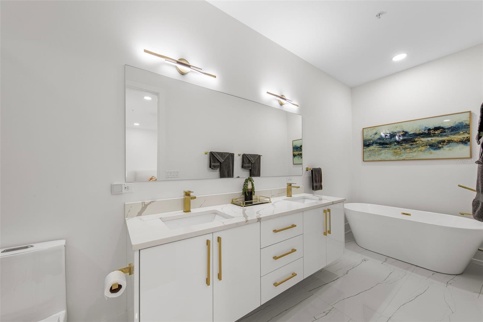 Image 33 of 46 For 2187 Main Street