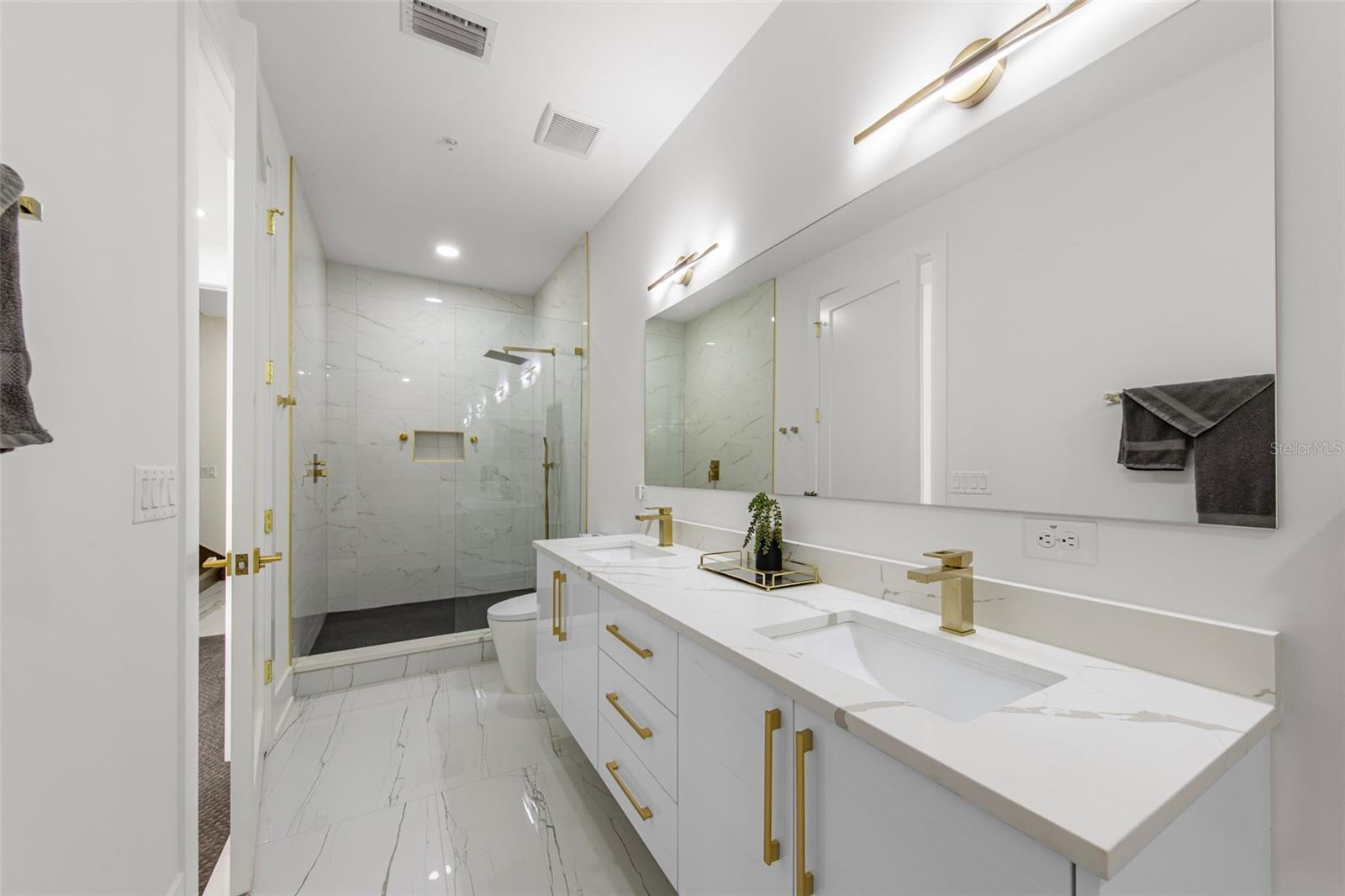 Image 34 of 46 For 2187 Main Street