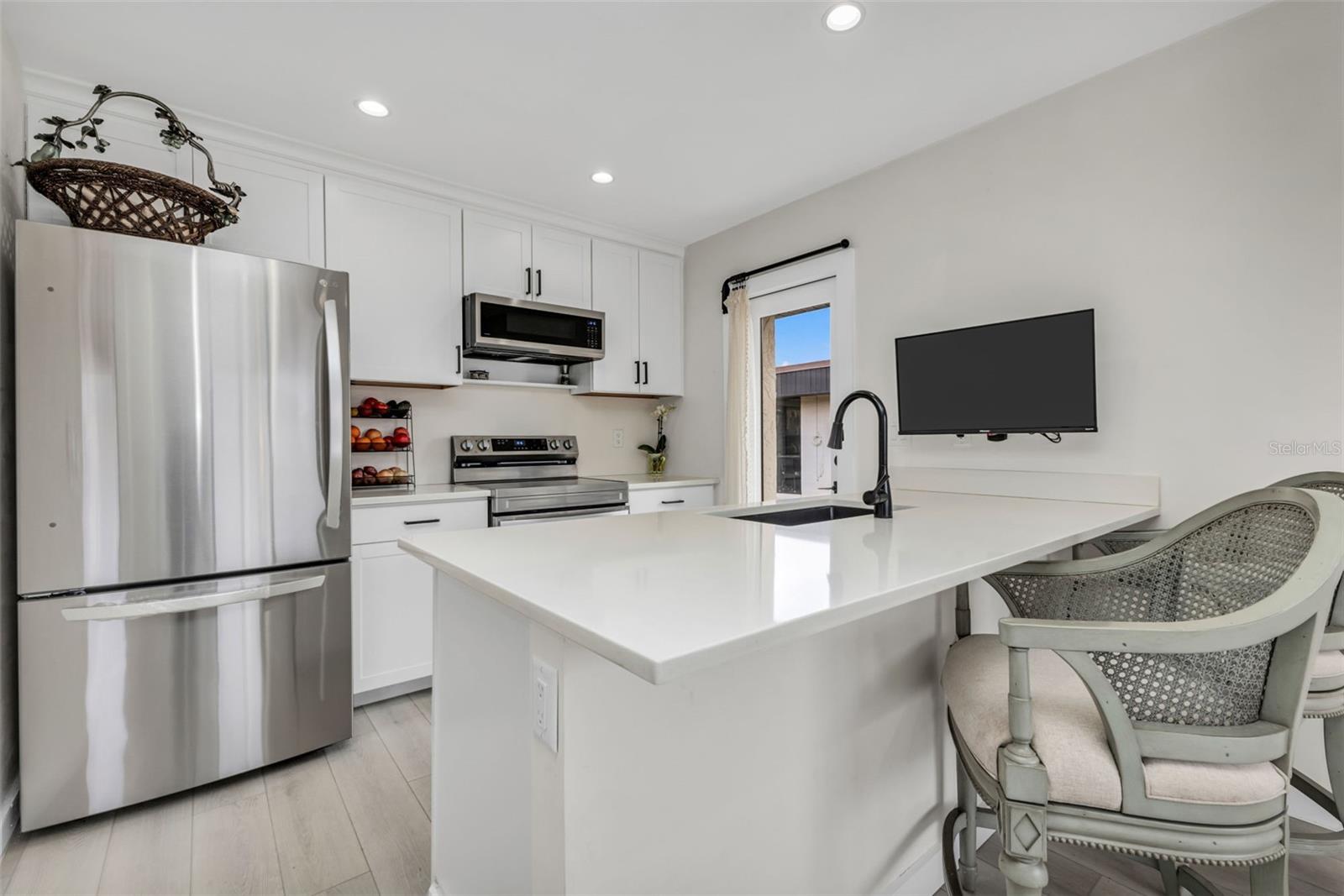 Image 16 of 43 For 232 Henry Street