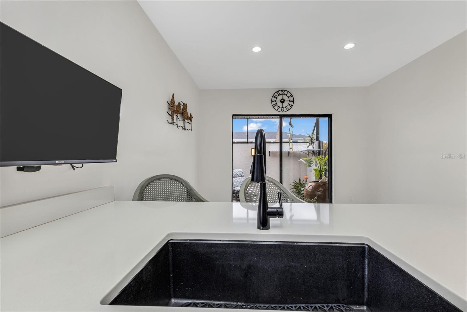 Image 19 of 43 For 232 Henry Street