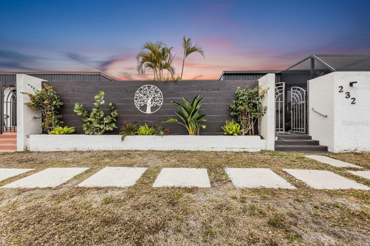 Image 2 of 43 For 232 Henry Street