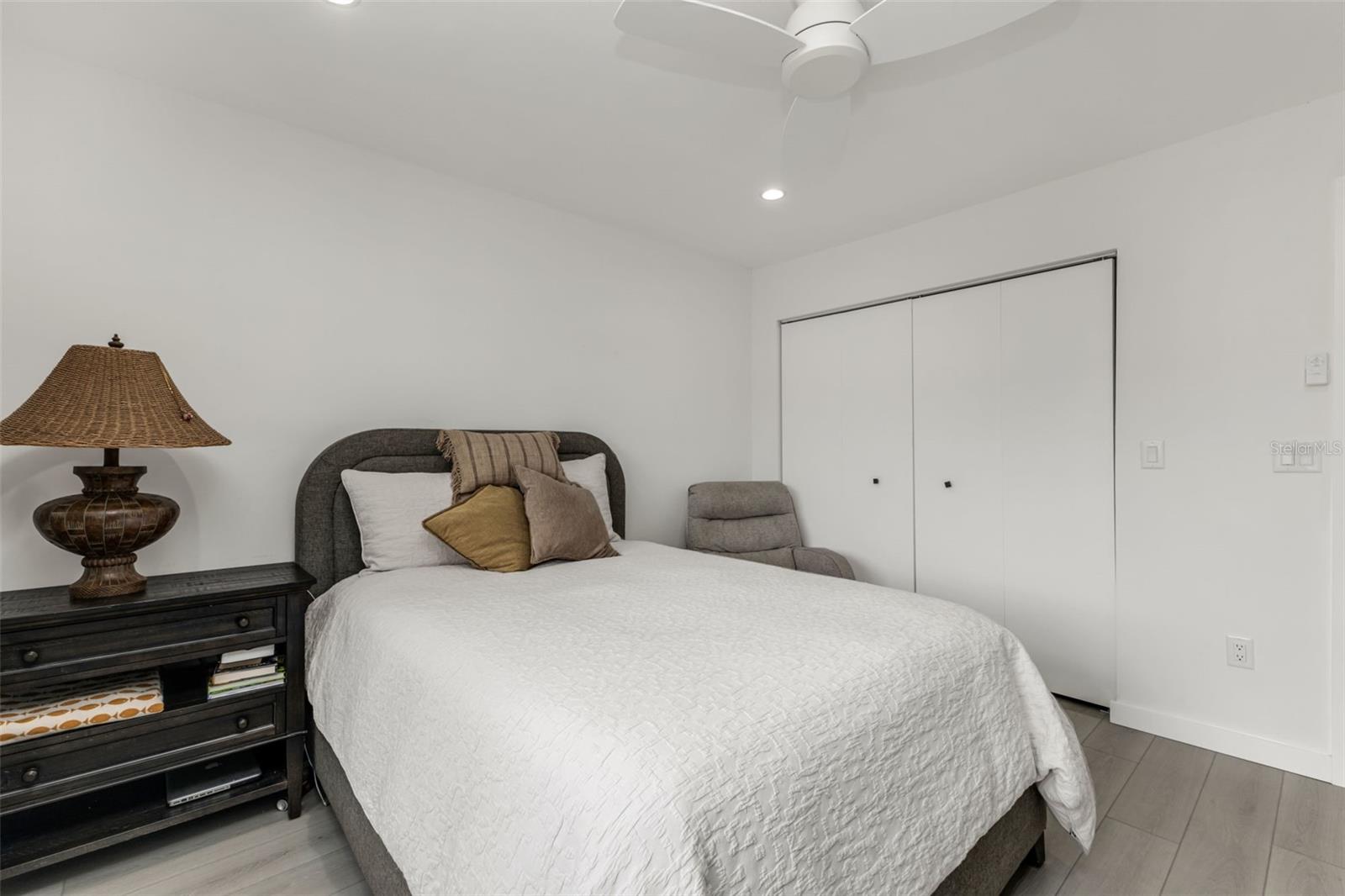 Image 21 of 43 For 232 Henry Street