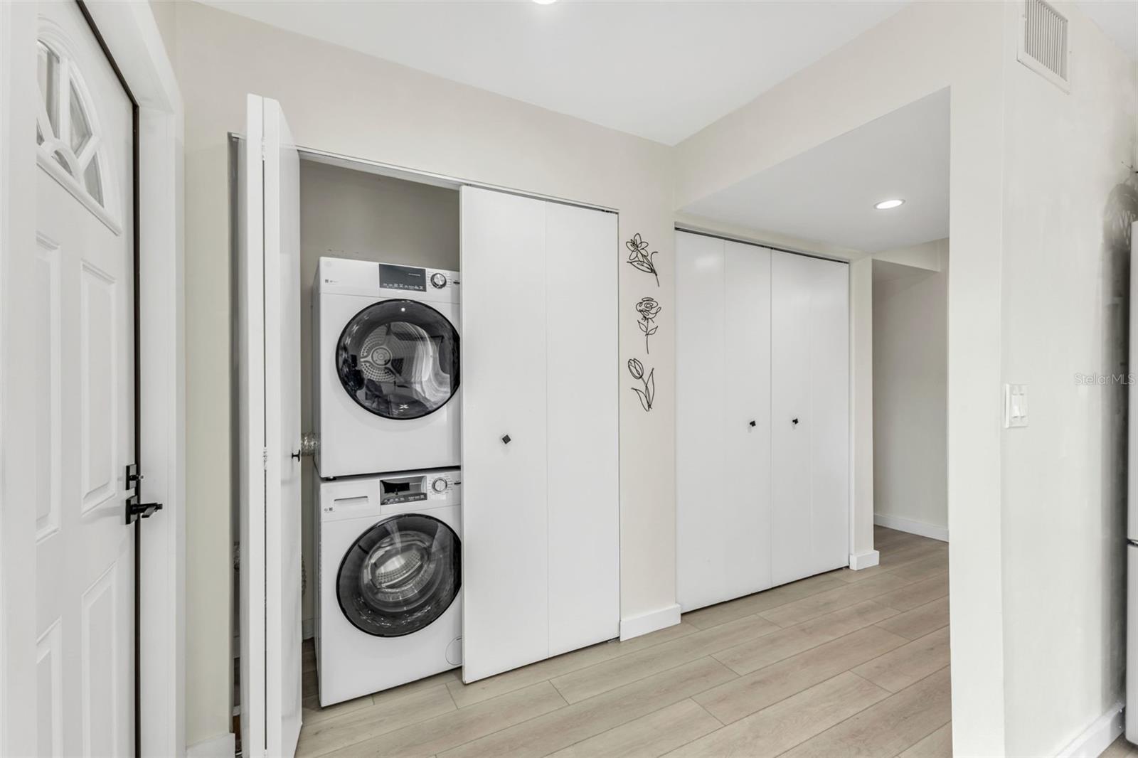 Image 25 of 43 For 232 Henry Street