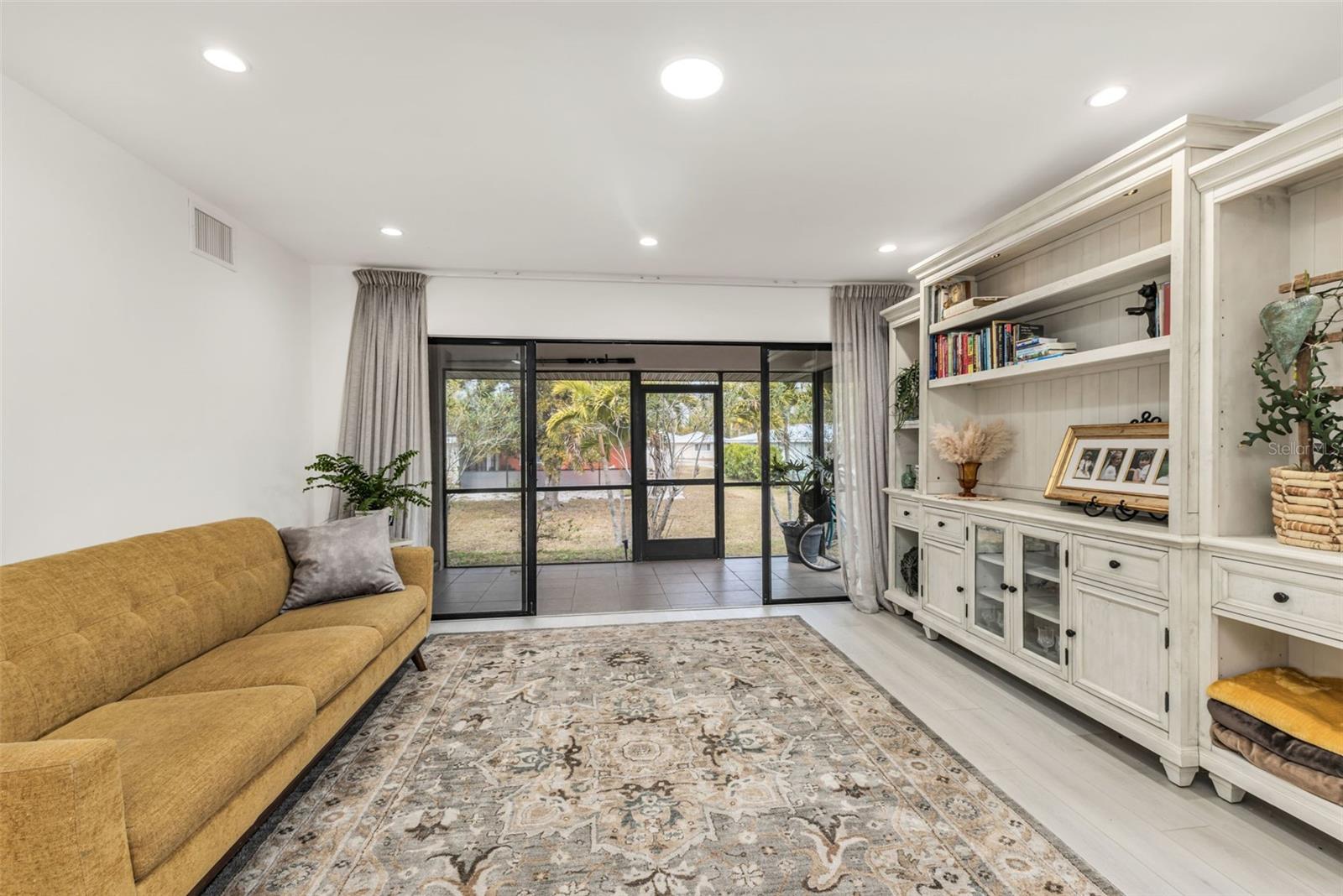 Image 28 of 43 For 232 Henry Street