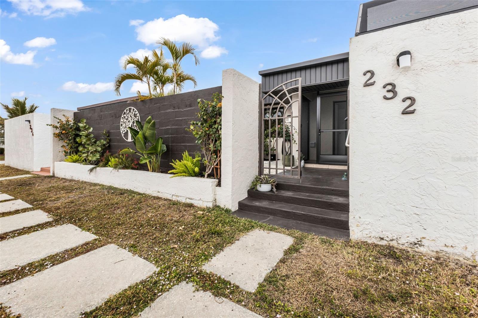 Image 3 of 43 For 232 Henry Street