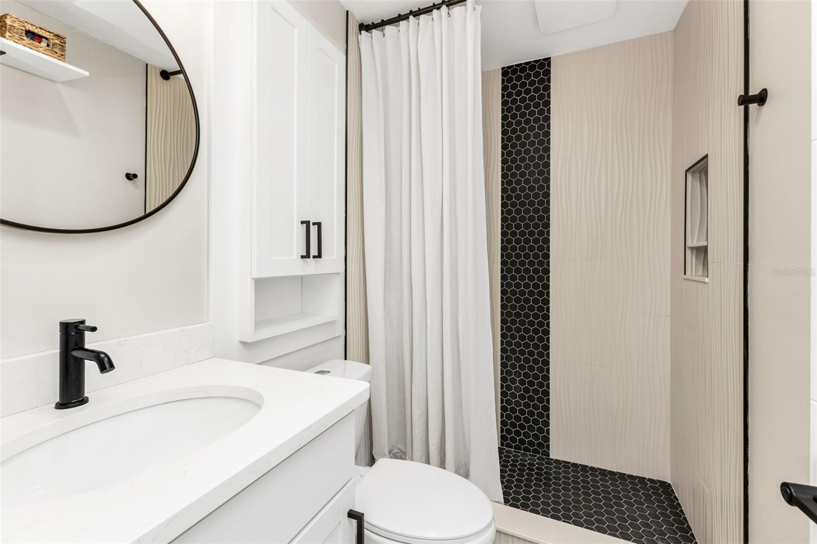 Image 32 of 43 For 232 Henry Street