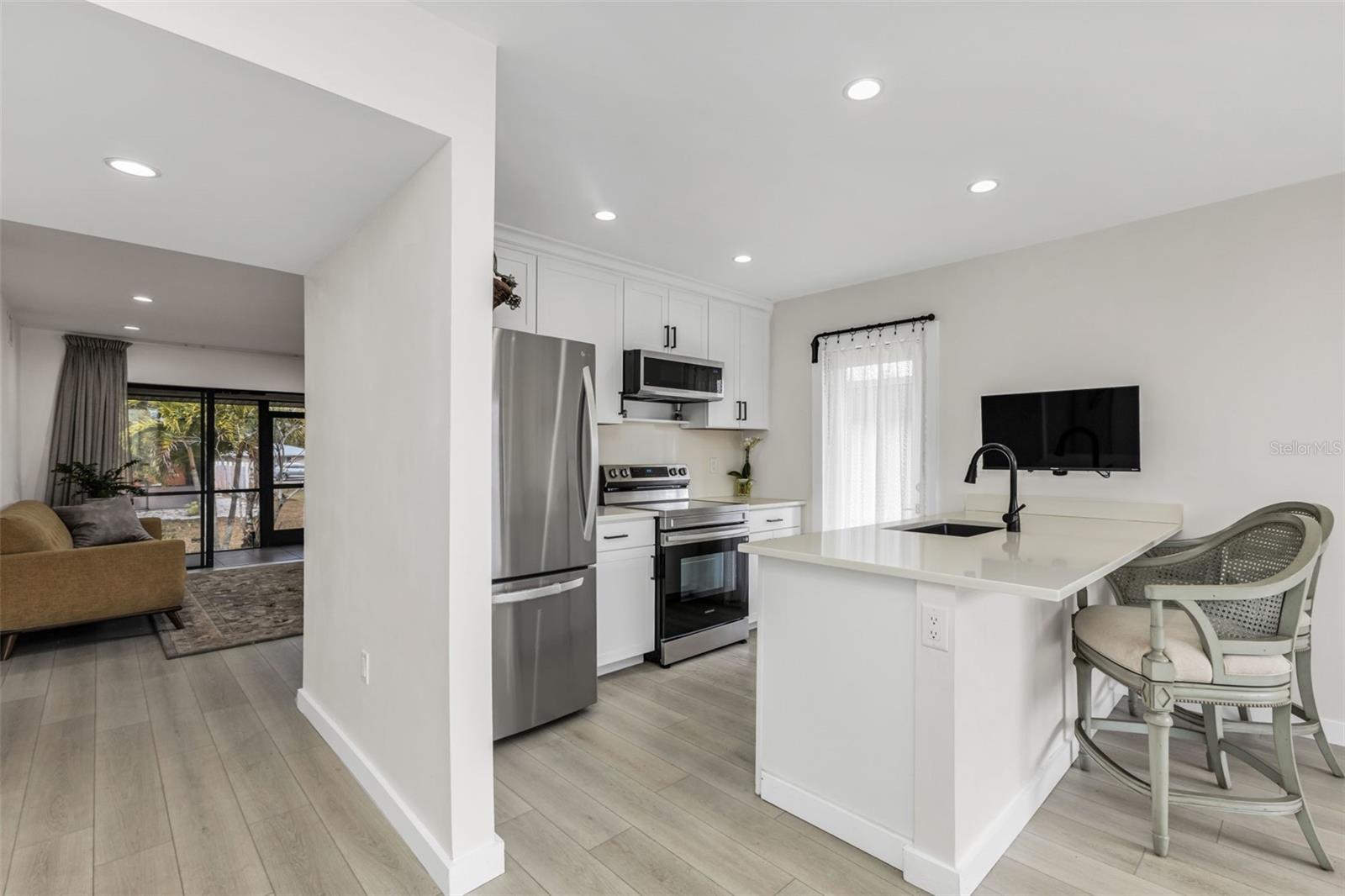 Image 33 of 43 For 232 Henry Street