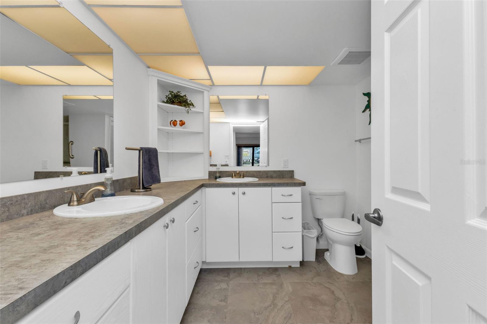 Image 19 of 33 For 601 Shreve Street 66a