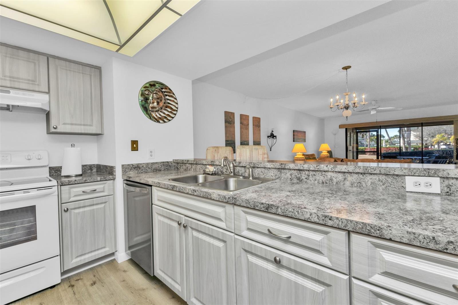 Image 3 of 33 For 601 Shreve Street 66a