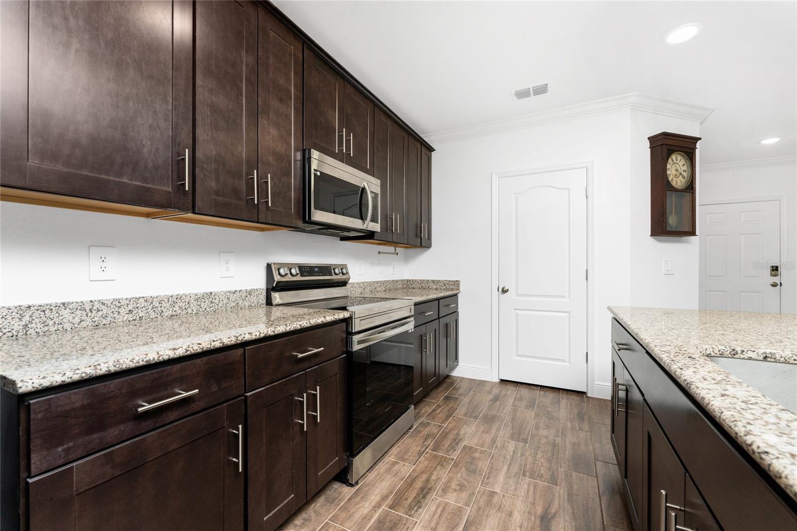 Image 10 of 59 For 4080 Collingswood Boulevard