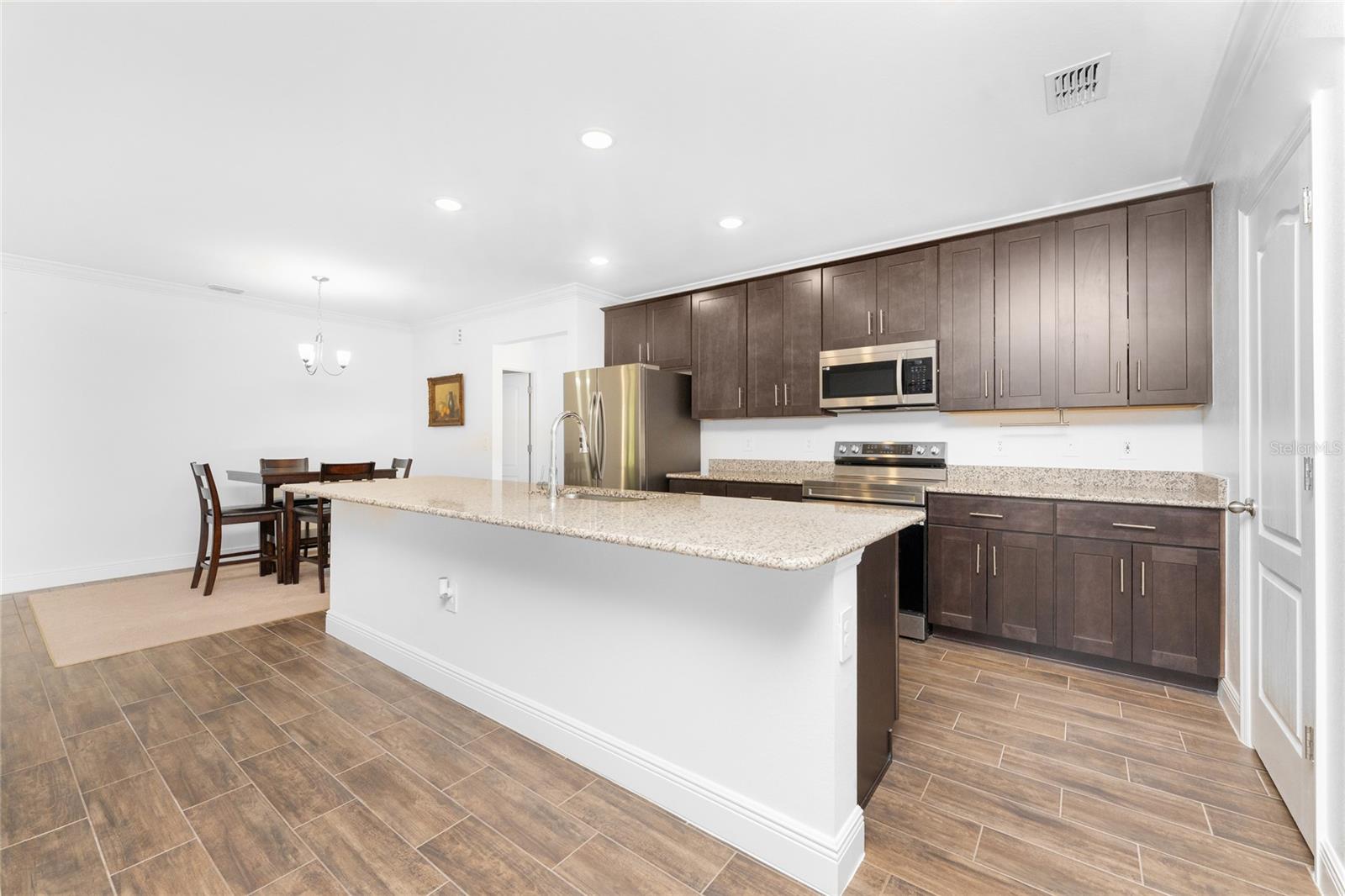 Image 15 of 59 For 4080 Collingswood Boulevard