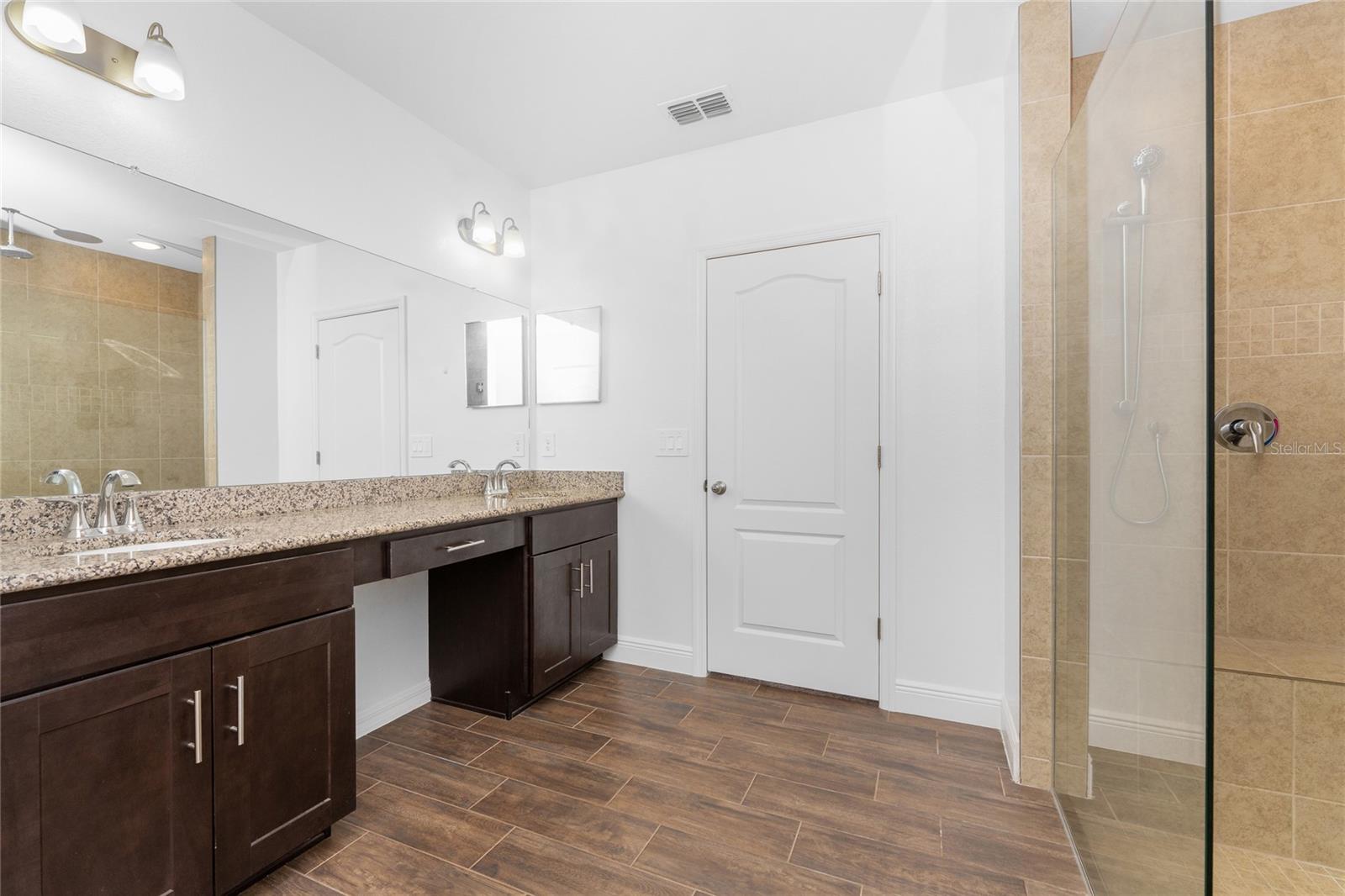 Image 39 of 59 For 4080 Collingswood Boulevard