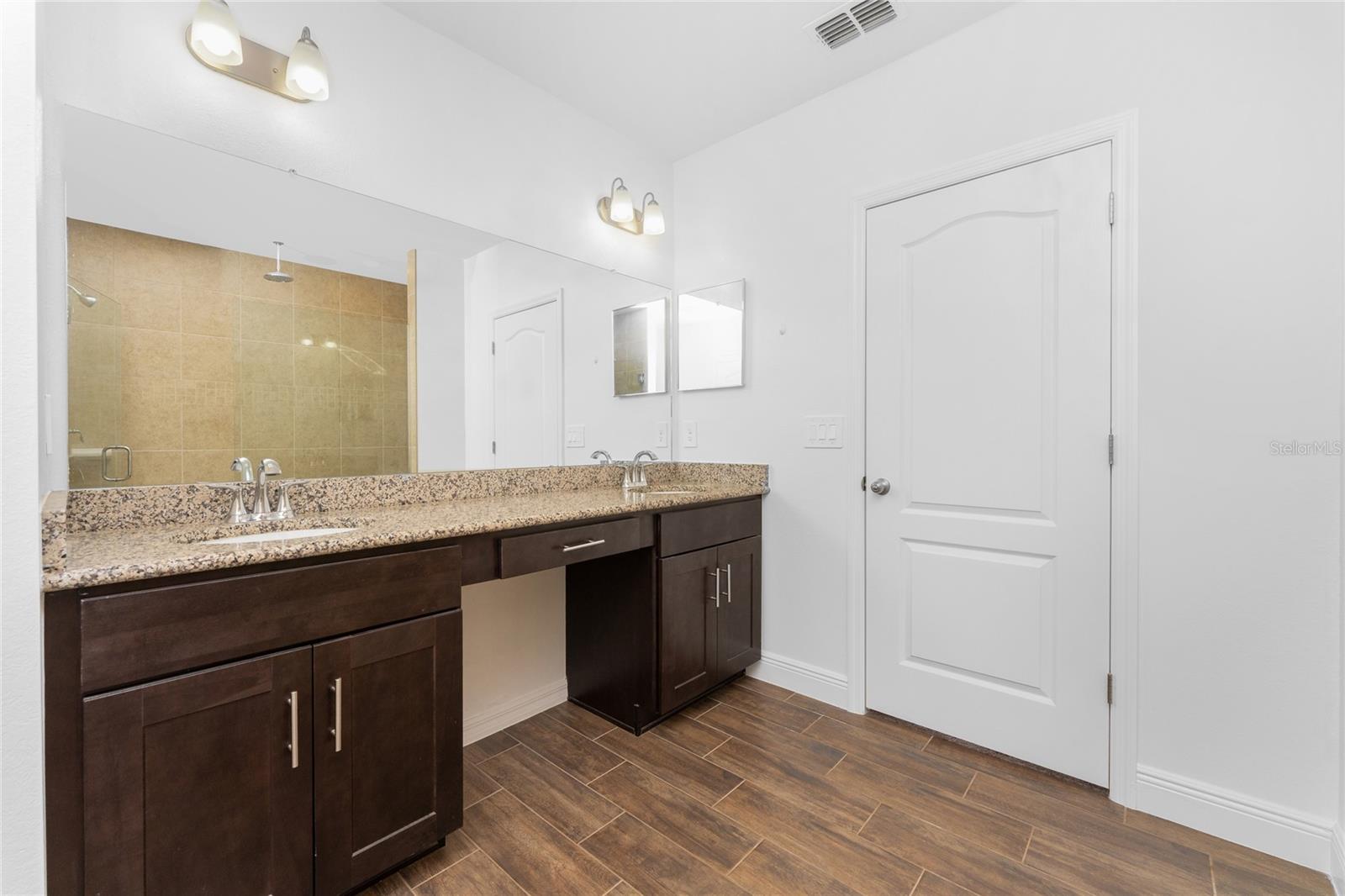 Image 40 of 59 For 4080 Collingswood Boulevard