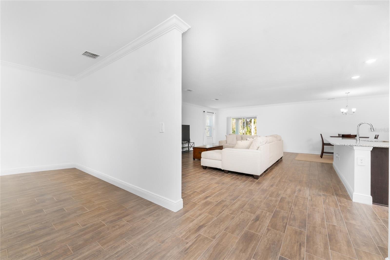 Image 9 of 59 For 4080 Collingswood Boulevard
