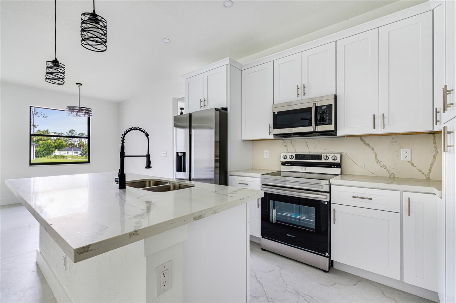 Image 11 of 40 For 16290 Banyan Avenue