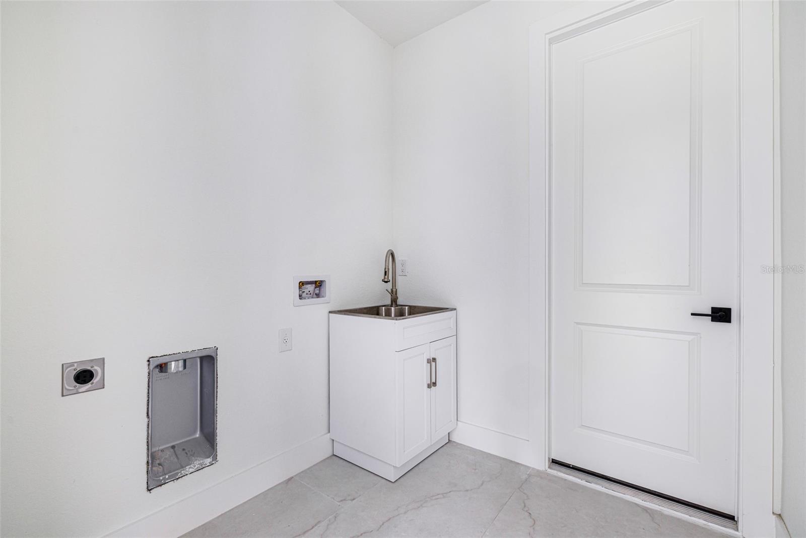 Image 32 of 40 For 16290 Banyan Avenue