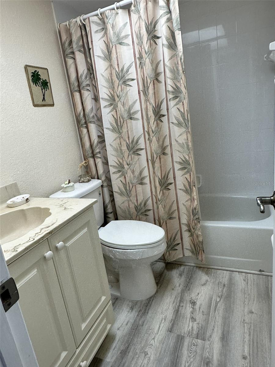 Image 11 of 28 For 4024 Oakview Drive I2