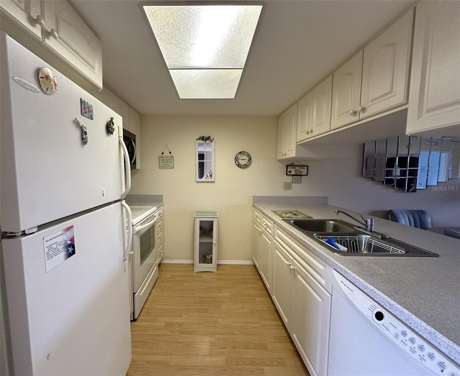 Image 13 of 28 For 4024 Oakview Drive I2