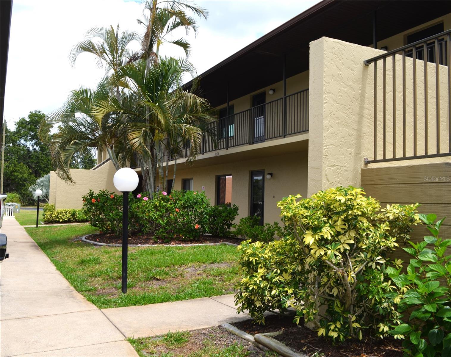 Image 4 of 28 For 4024 Oakview Drive I2