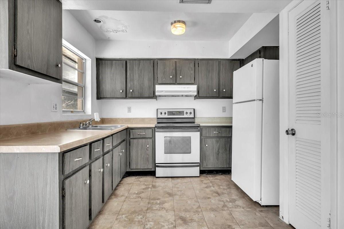 Image 10 of 44 For 22265 Niagara Avenue