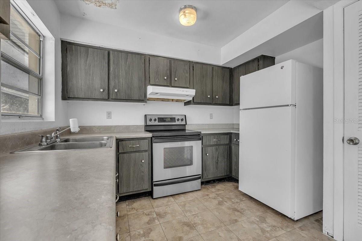 Image 12 of 44 For 22265 Niagara Avenue