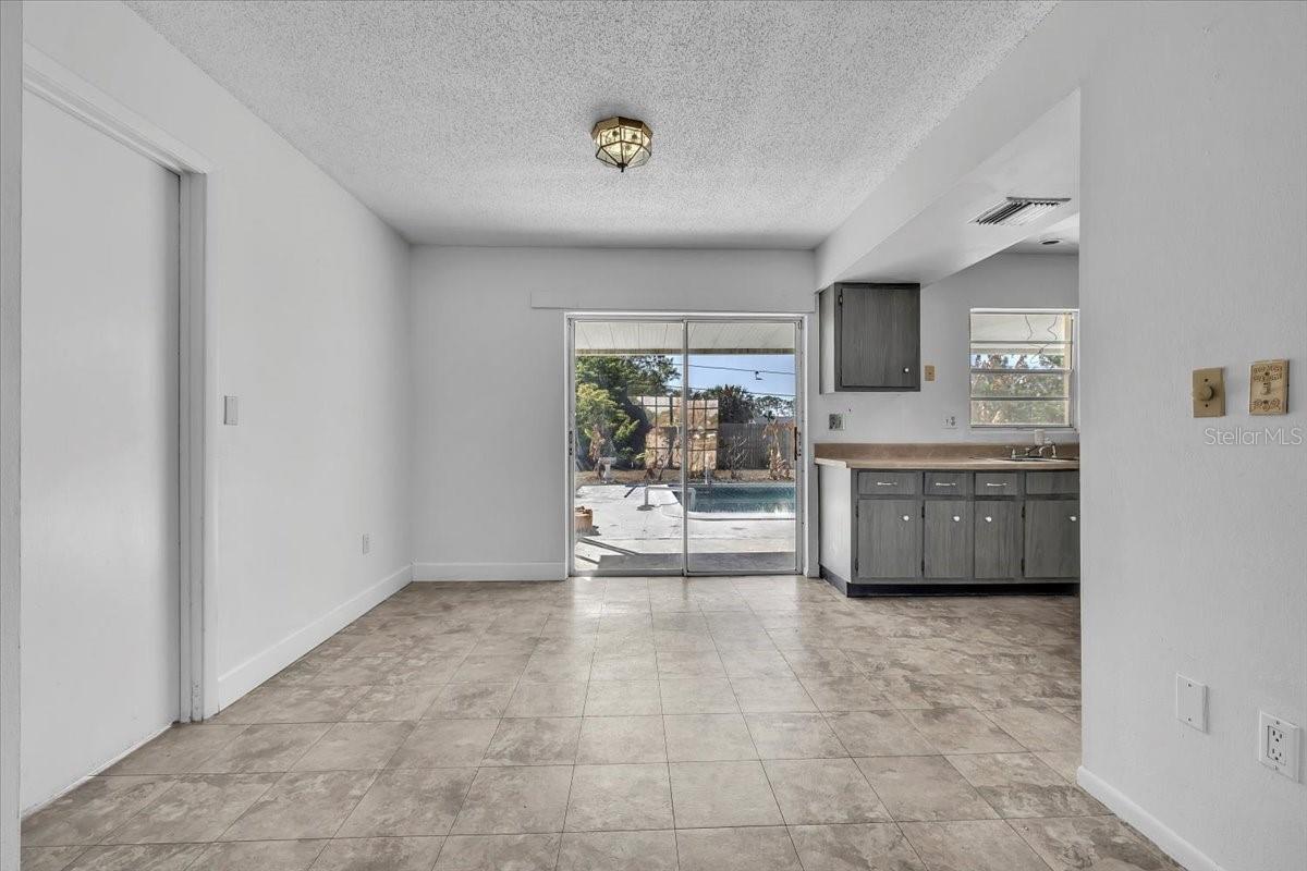 Image 13 of 44 For 22265 Niagara Avenue