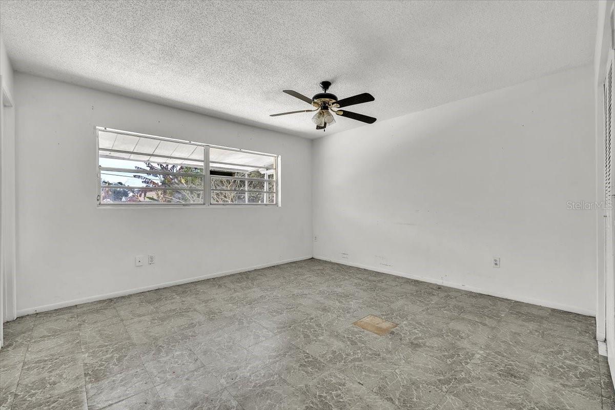 Image 14 of 44 For 22265 Niagara Avenue