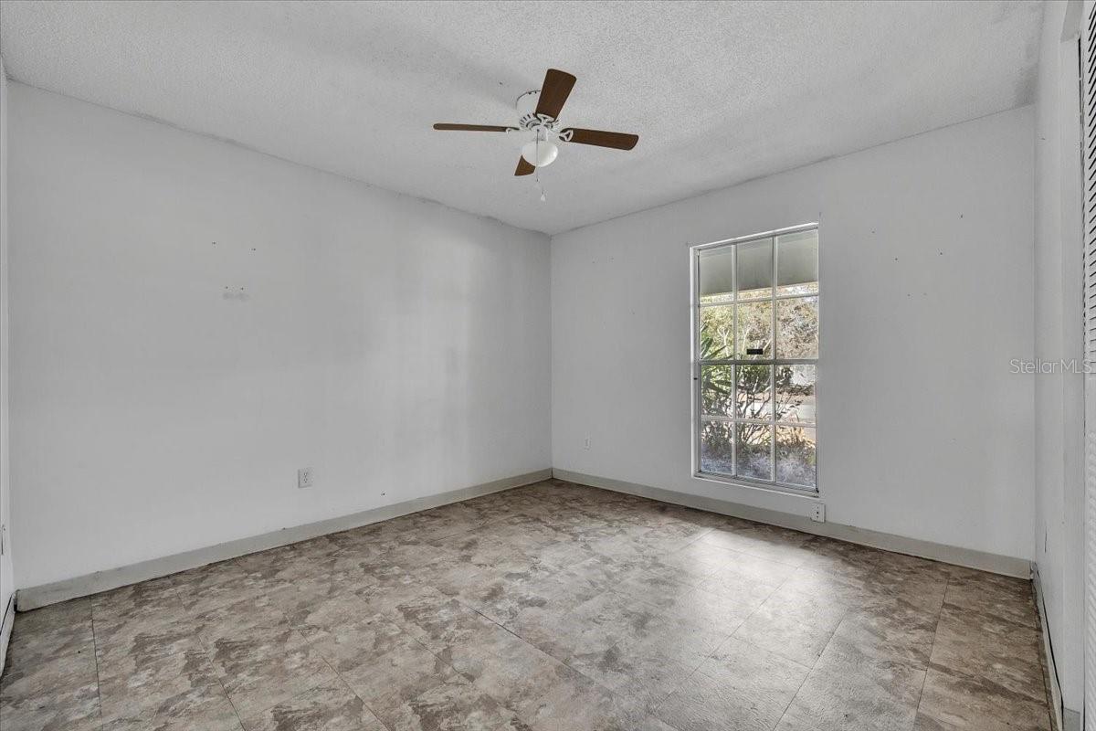 Image 18 of 44 For 22265 Niagara Avenue