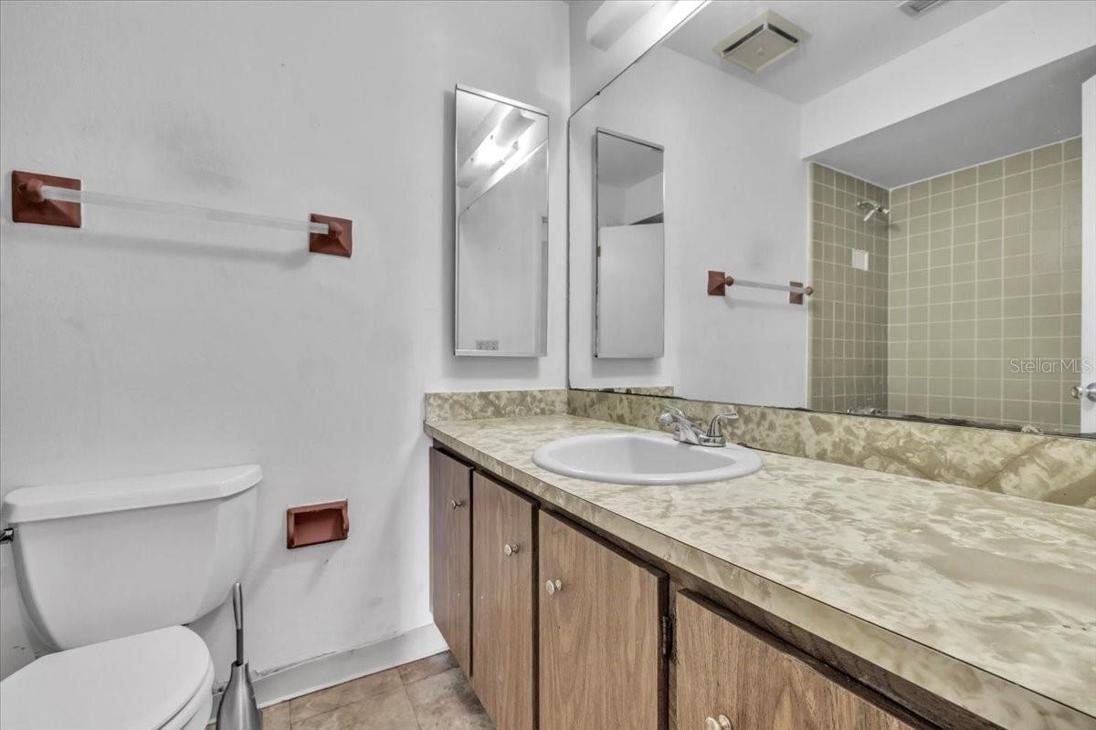 Image 21 of 44 For 22265 Niagara Avenue