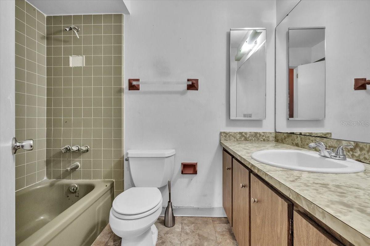 Image 22 of 44 For 22265 Niagara Avenue