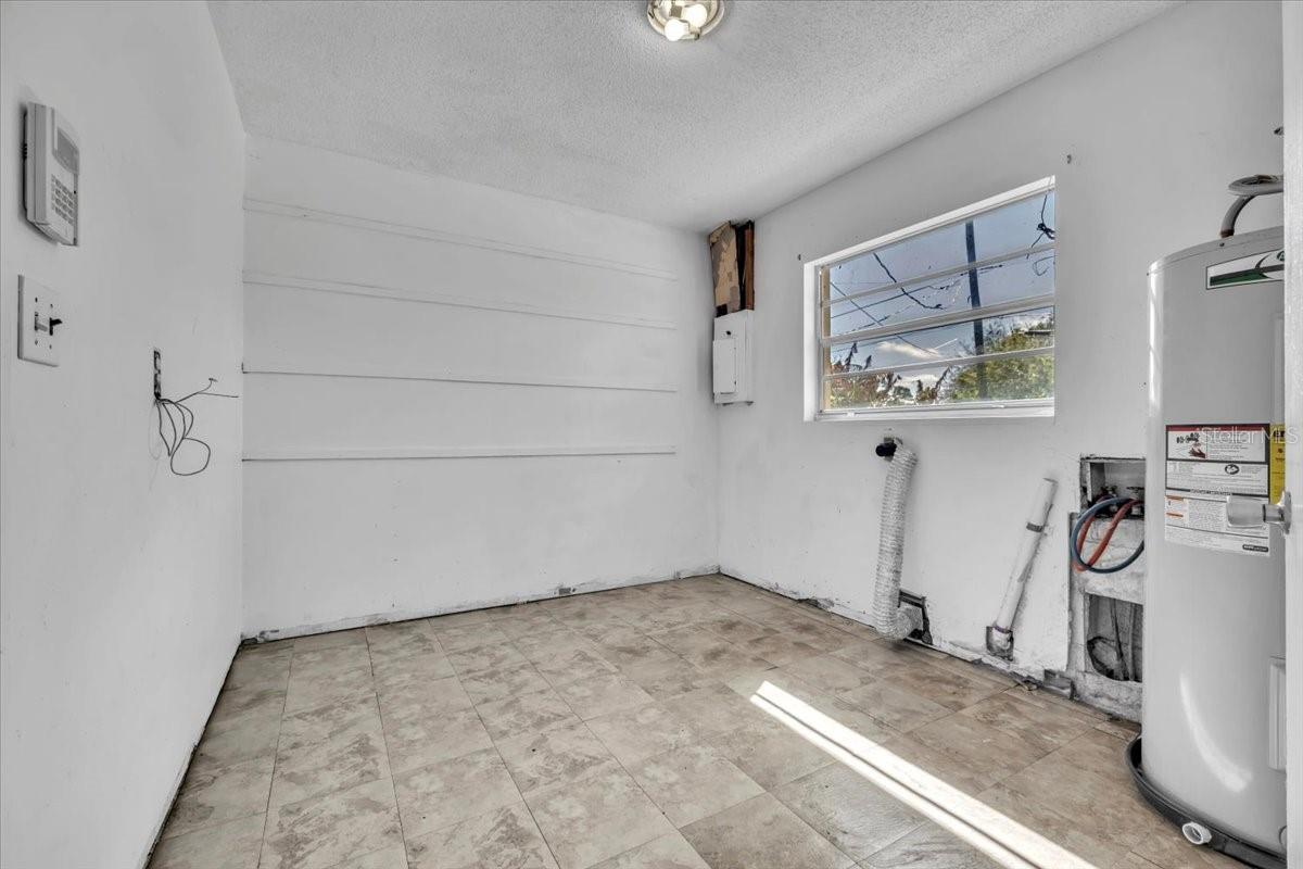 Image 26 of 44 For 22265 Niagara Avenue