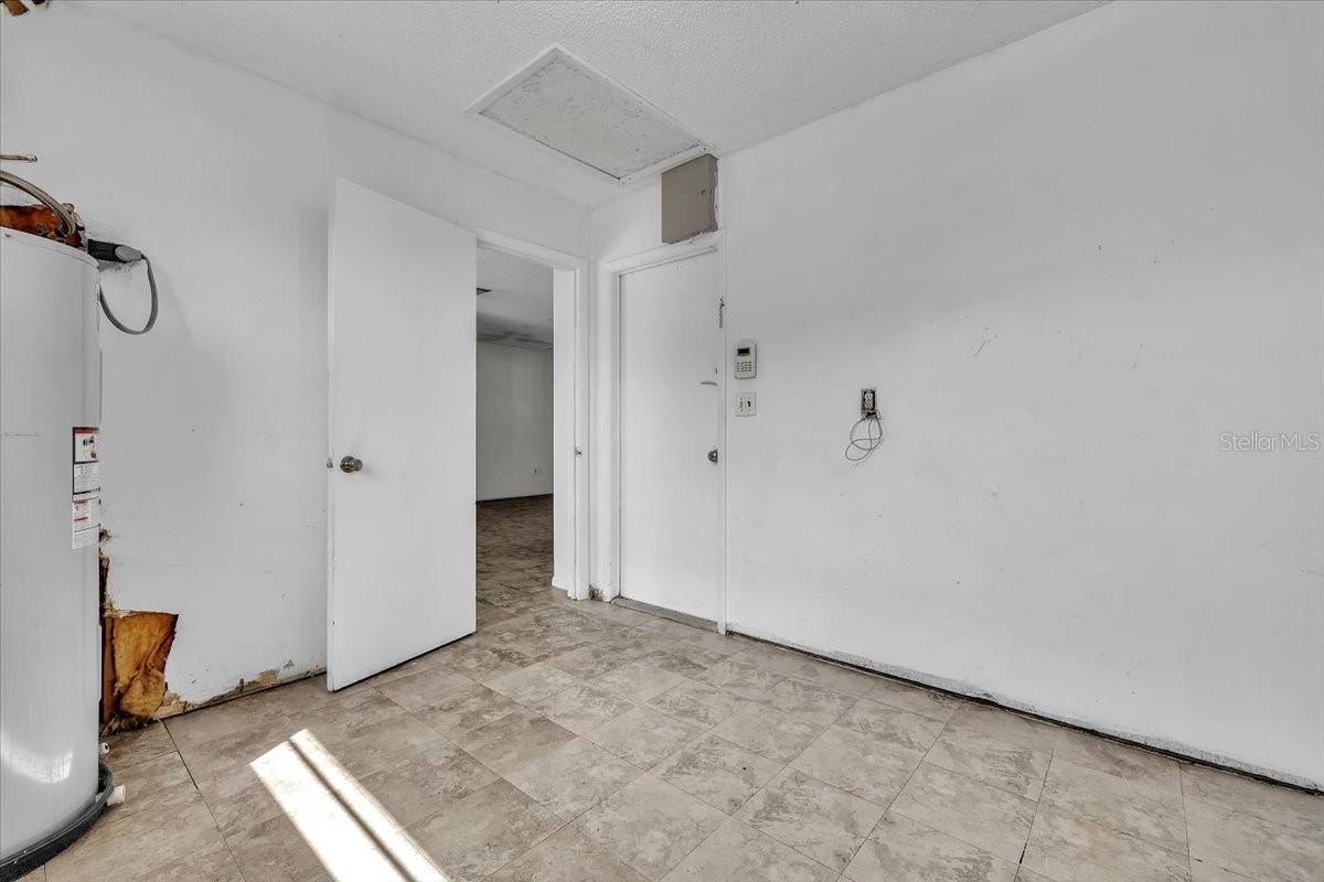 Image 28 of 44 For 22265 Niagara Avenue