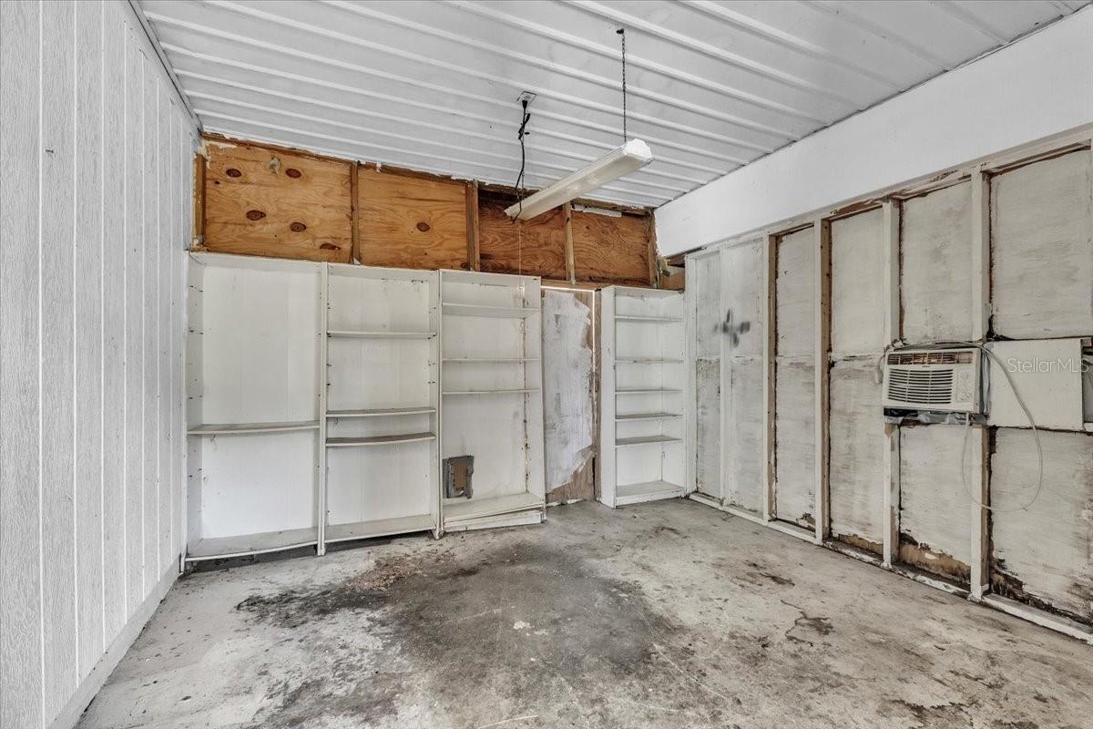 Image 29 of 44 For 22265 Niagara Avenue