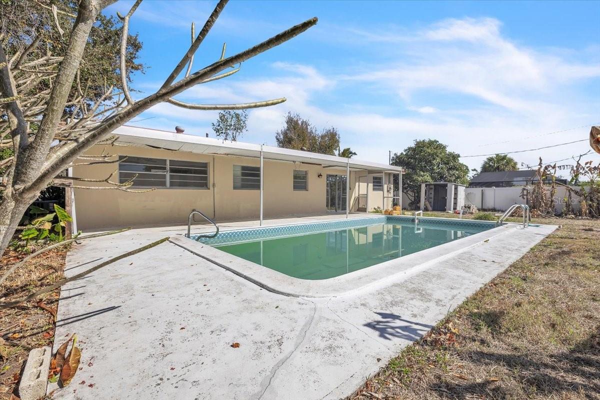 Image 32 of 44 For 22265 Niagara Avenue