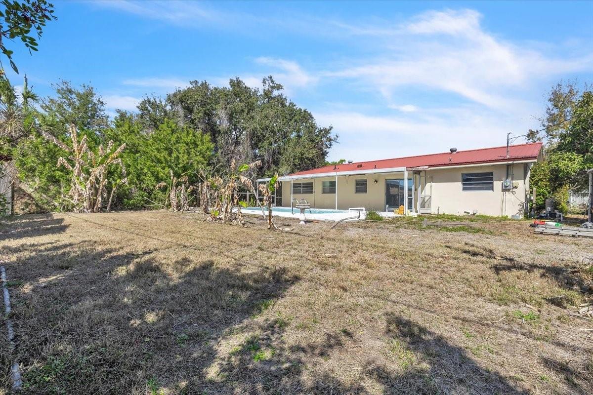 Image 33 of 44 For 22265 Niagara Avenue