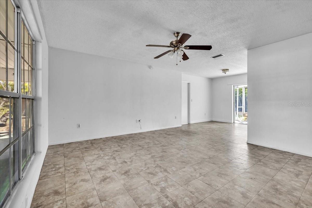 Image 5 of 44 For 22265 Niagara Avenue