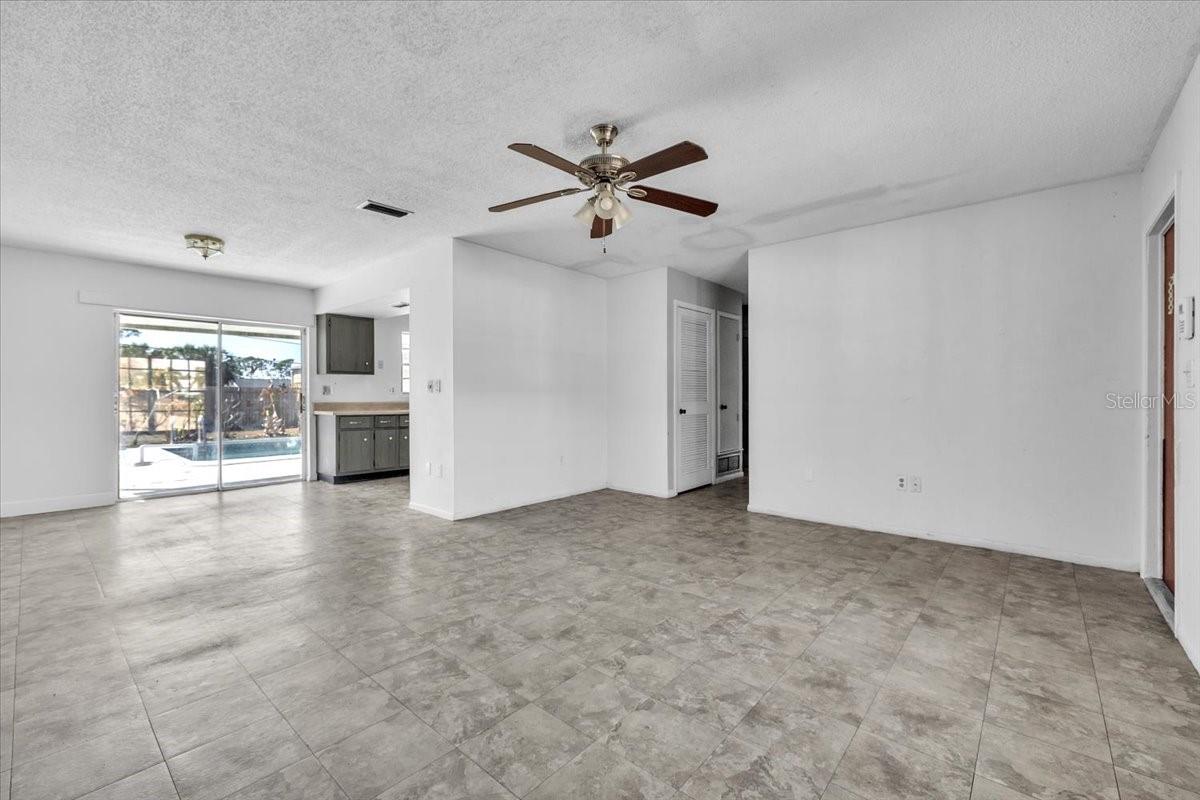 Image 6 of 44 For 22265 Niagara Avenue