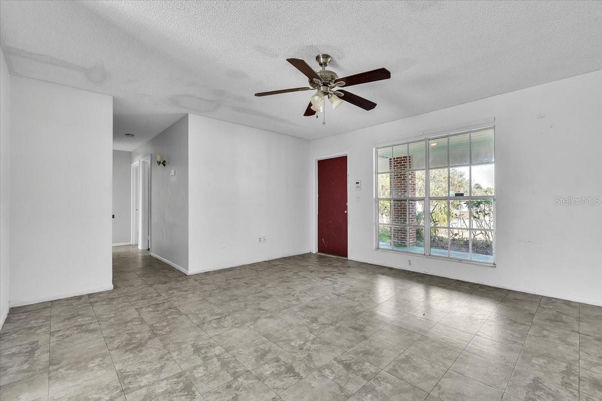 Image 7 of 44 For 22265 Niagara Avenue