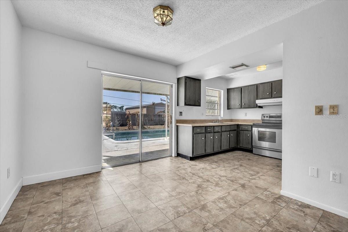 Image 8 of 44 For 22265 Niagara Avenue