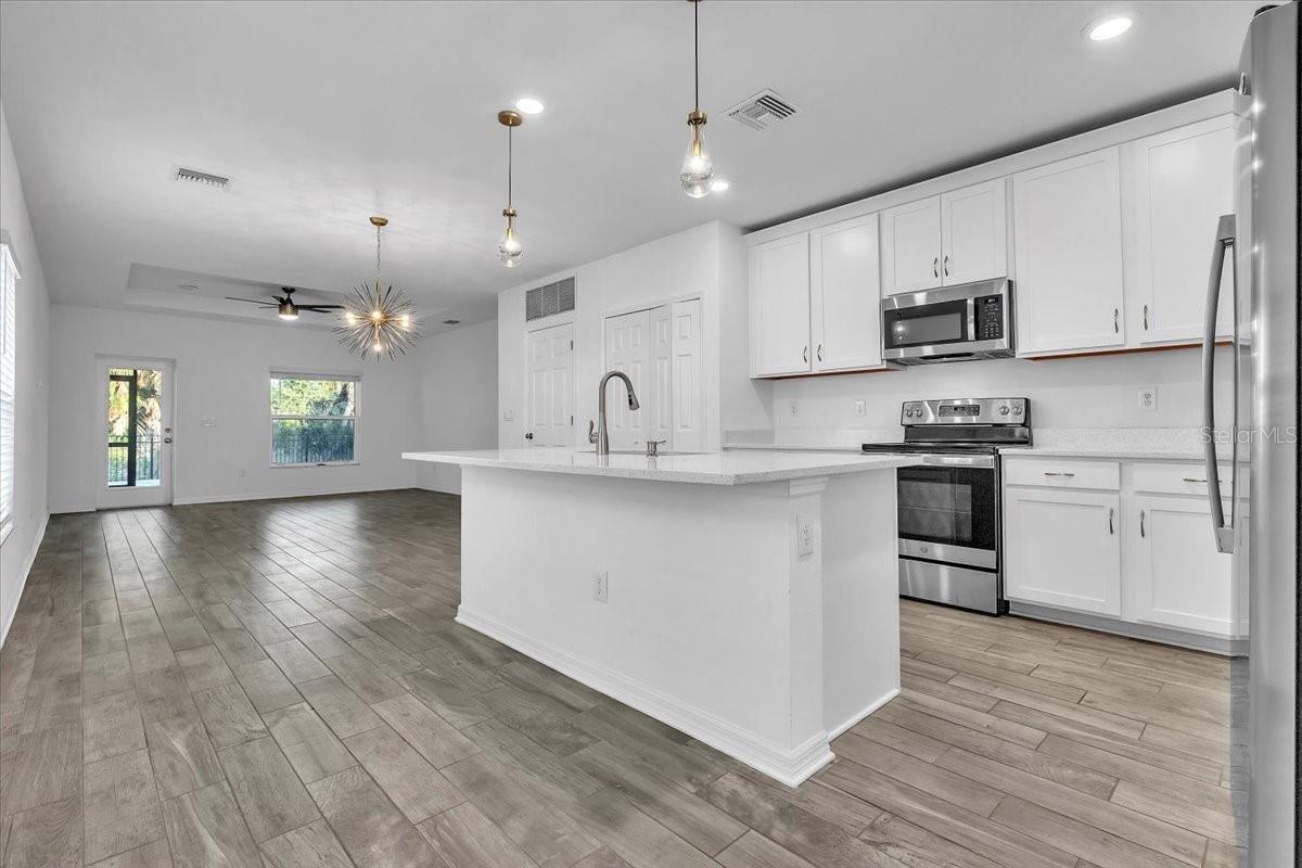 Image 4 of 43 For 1992 Sunset Preserve Way