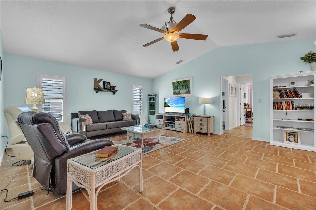 Image 18 of 51 For 12605 Kings Row