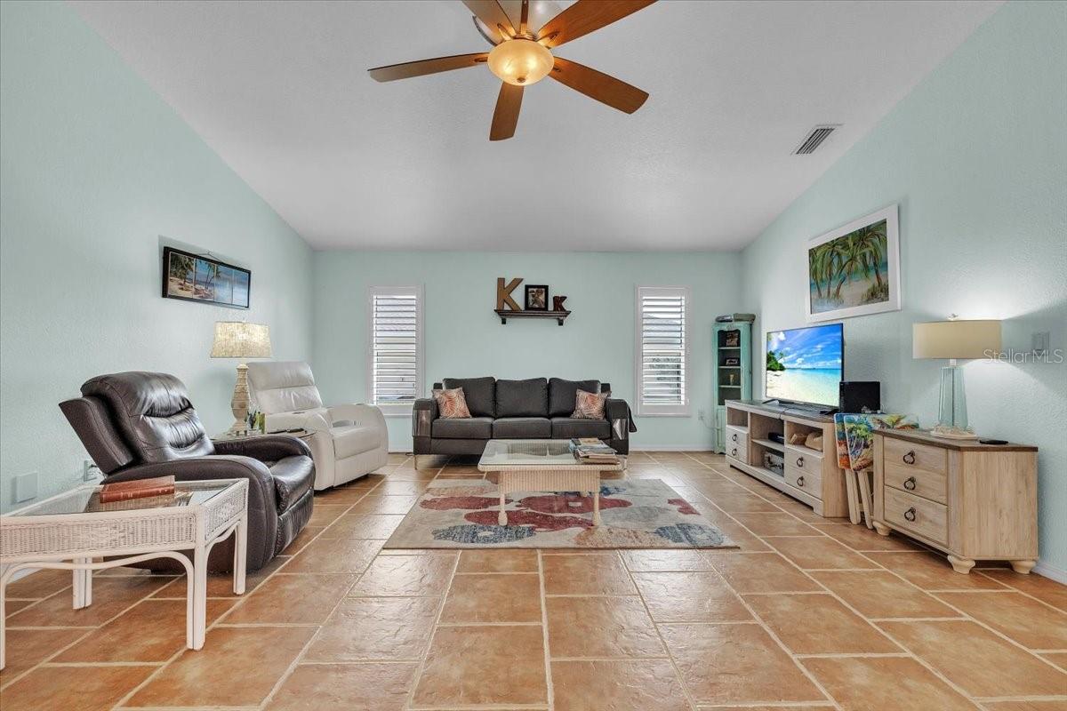 Image 19 of 51 For 12605 Kings Row