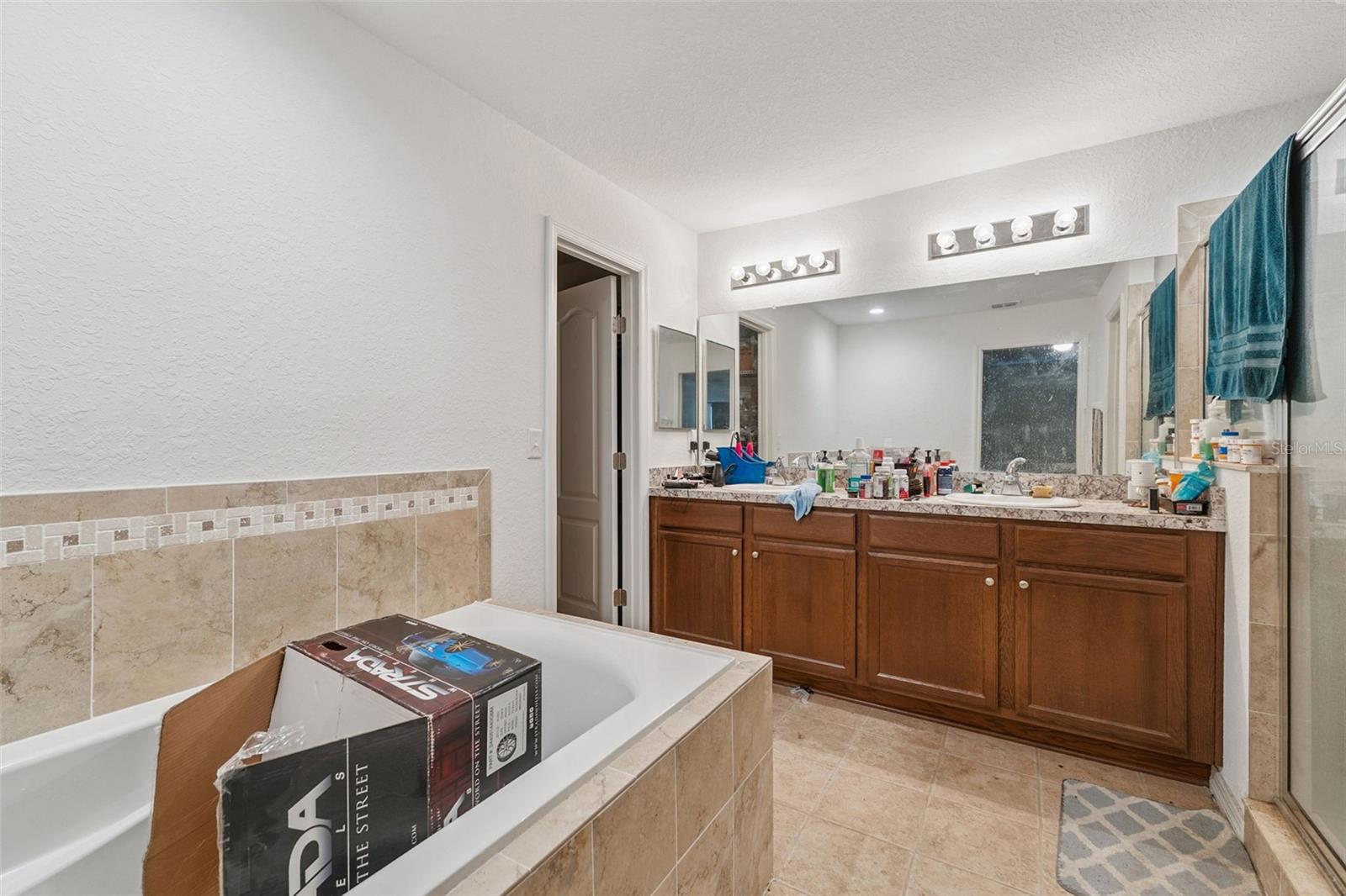 Image 15 of 21 For 206 Lake Mariana Place